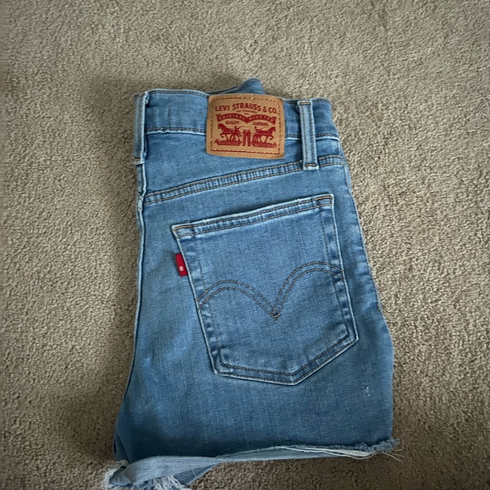 Levi's Women's Light Blue Cropped Jeans